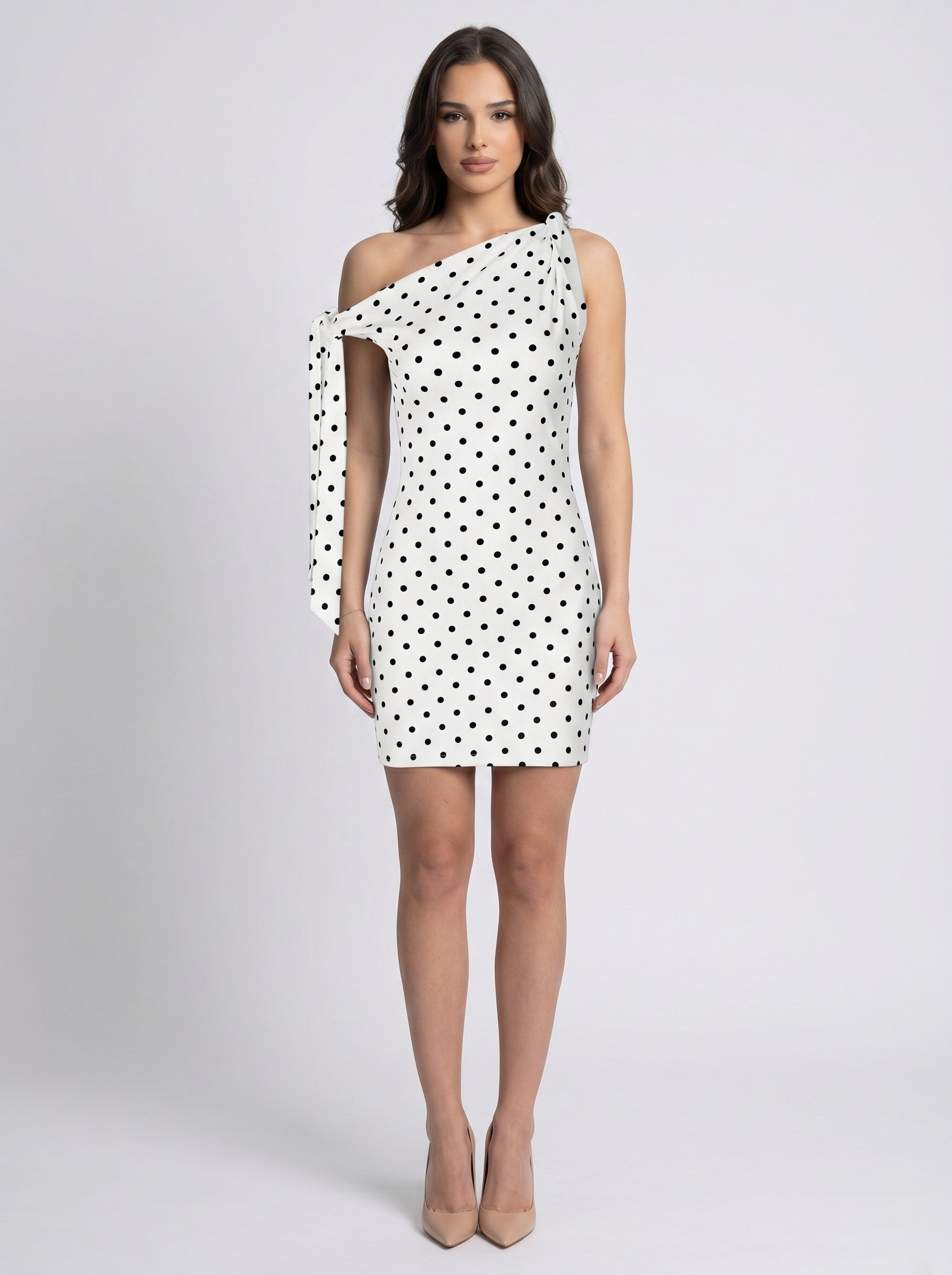 Brisconti Portofino Midikleid mit Polka-Dots, asymmetrischem Ausschnitt und Streamer-Detail in Weiß und Schwarz