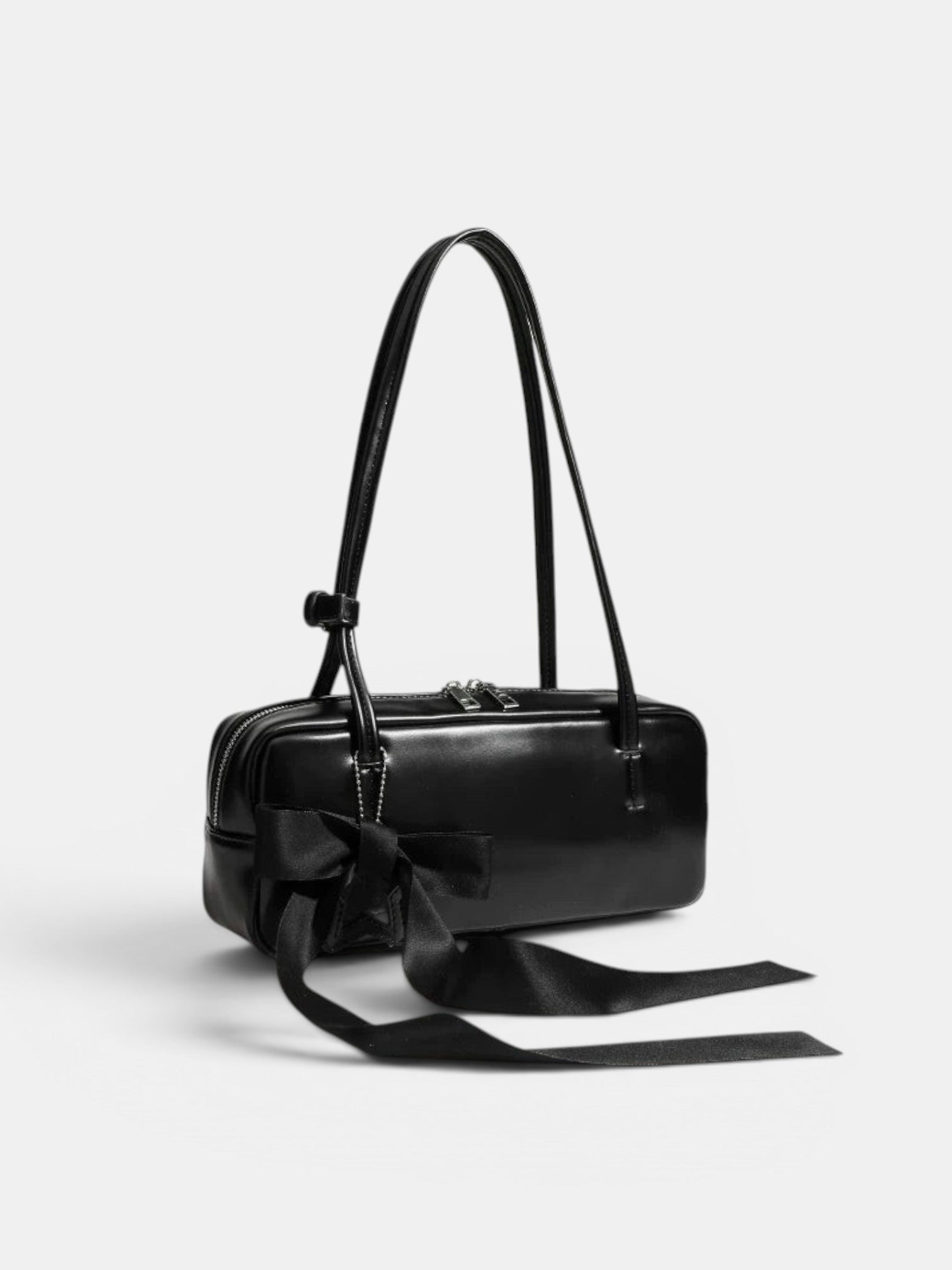 Brisconti Portofino Sofia Classic schwarze Unterarmtasche aus Kunstleder mit eleganter Schleife und Doppelriemen