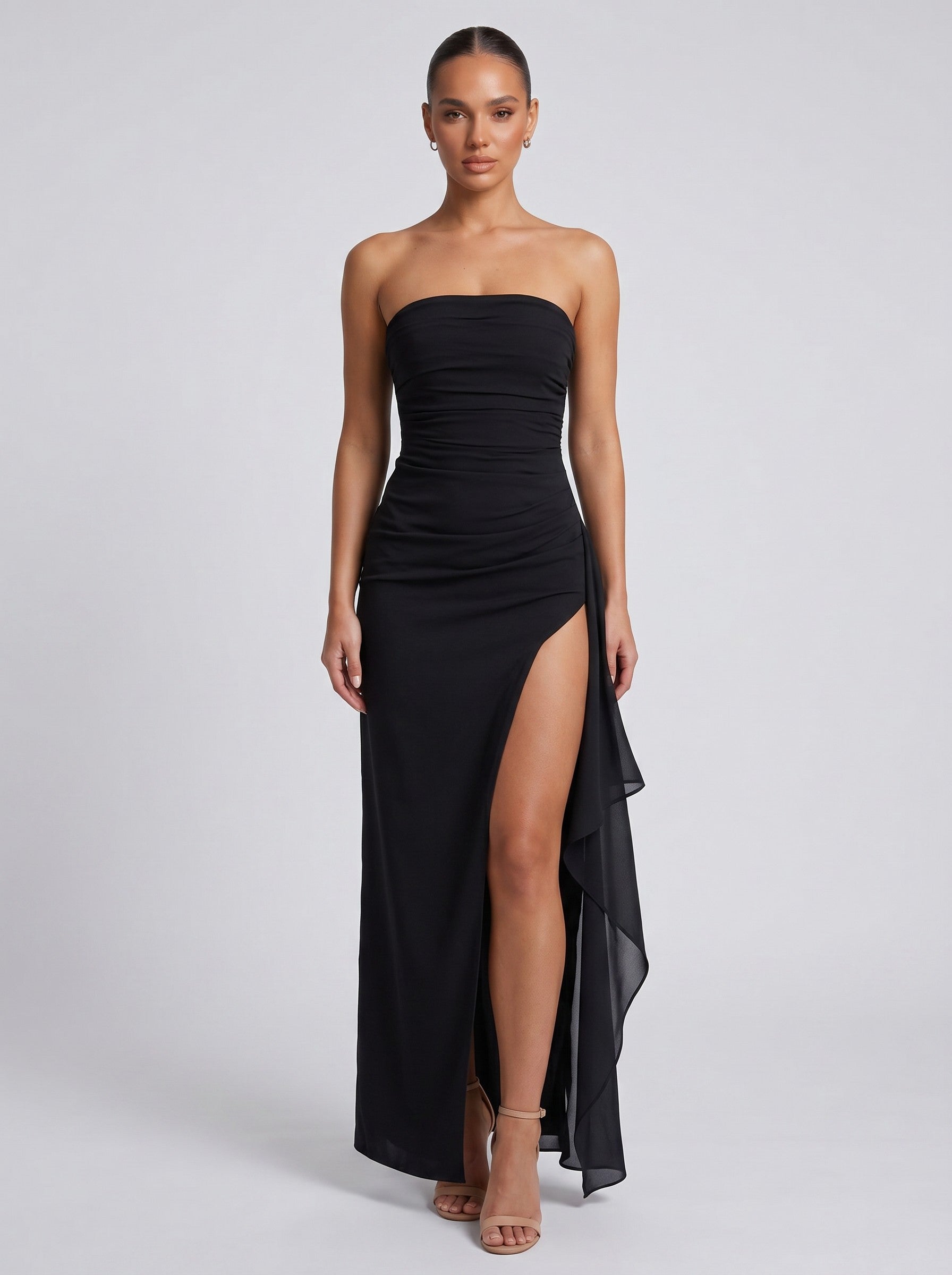 Brisconti Portofino schwarzes trägerloses Maxikleid mit Fishtail-Schnitt, hohem Beinschlitz und figurbetonter Passform.